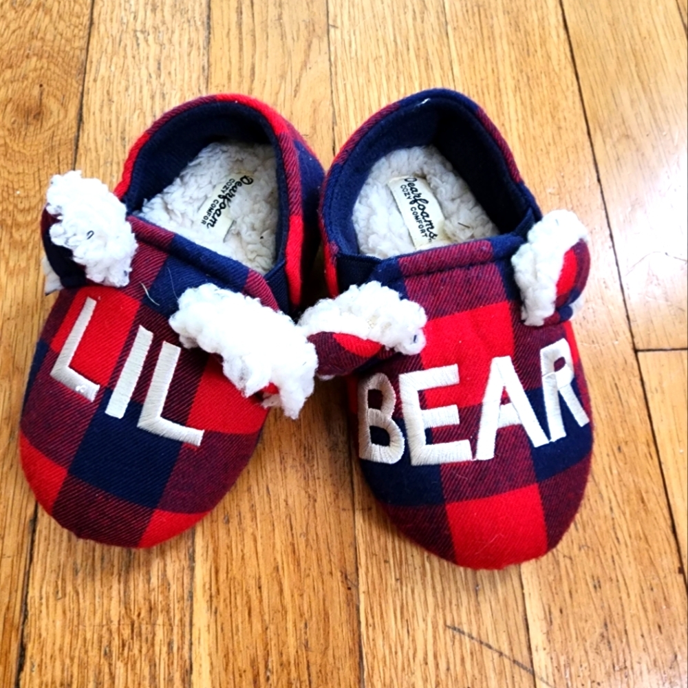 Size toddler 7 slippers. Never worn.